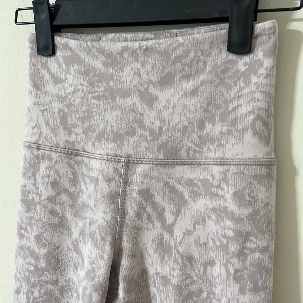 Athleta Elation Textured Tight Frosted Floral Velvety Pink/ Icelandic Mineral - Picture 5 of 11